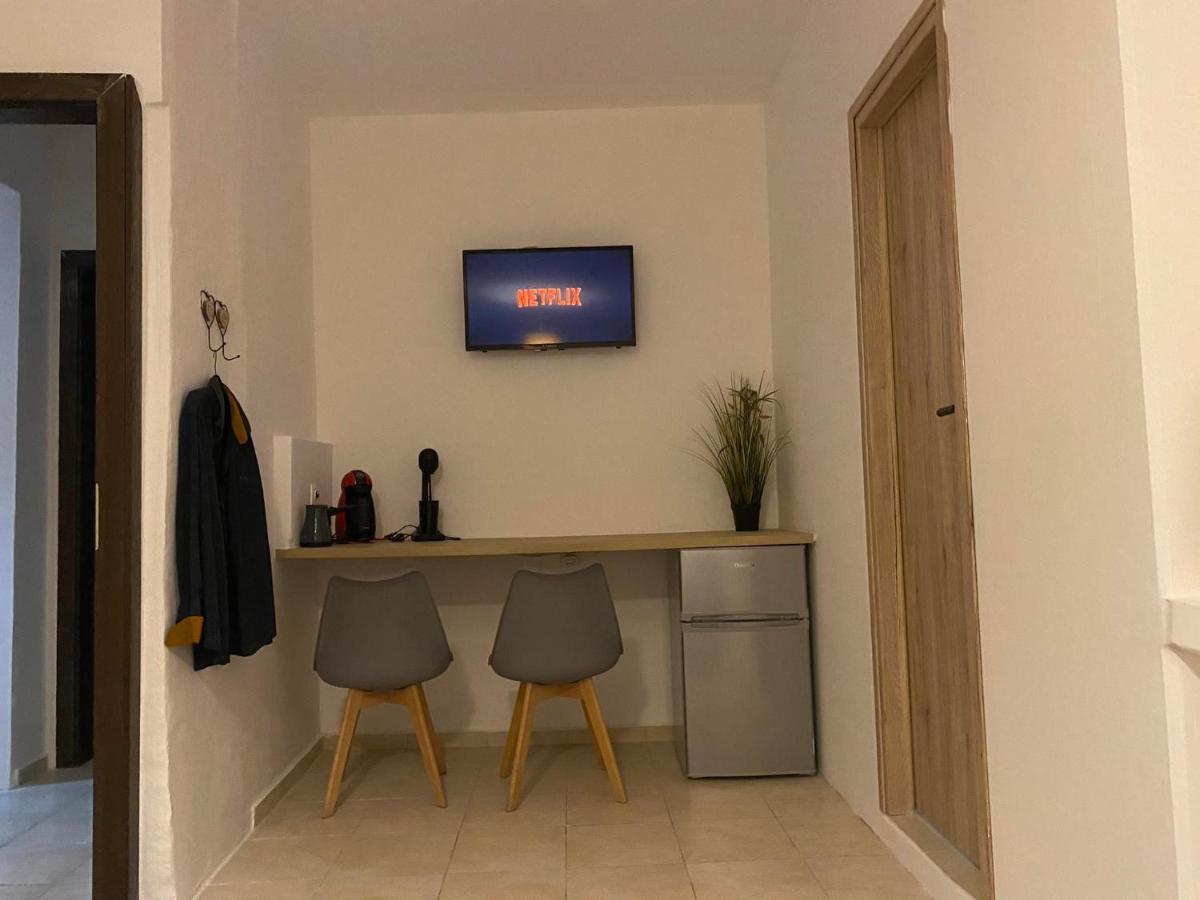 Popi'S Apartment Goníai Eksteriør billede